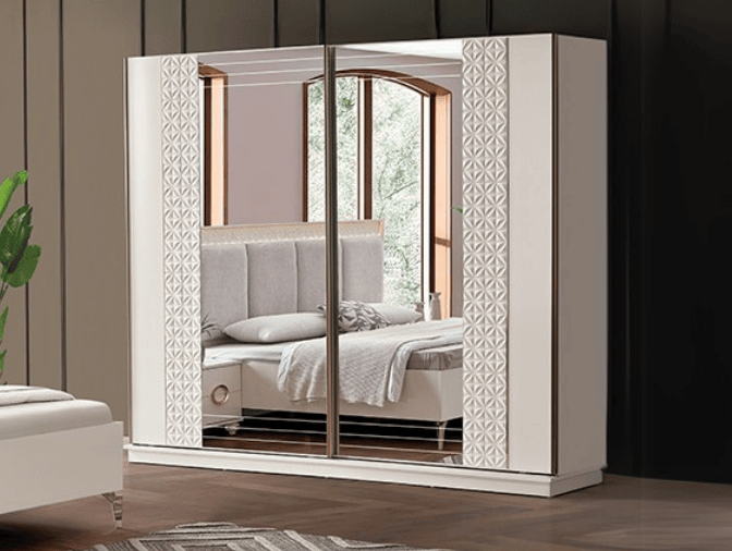 Polos Kleiderschrank
