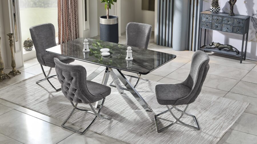 Karla 0233 scaled e1764243070484