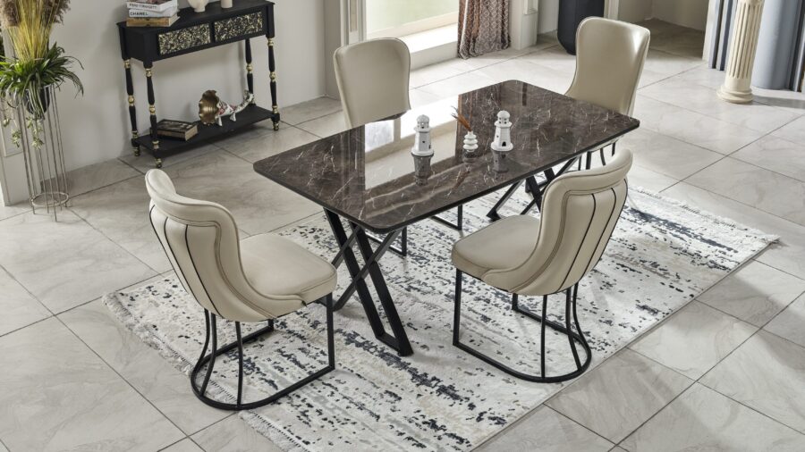 Luna masa 0325 scaled e1764253209228