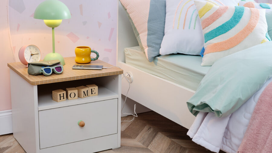 JOLLY YOUNG ROOM (2)