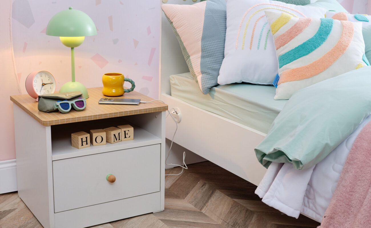 JOLLY YOUNG ROOM (2)