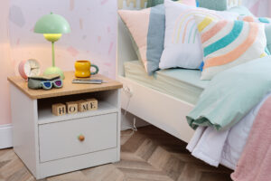 JOLLY YOUNG ROOM (2)