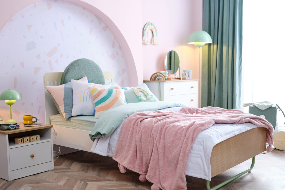 JOLLY YOUNG ROOM (3)