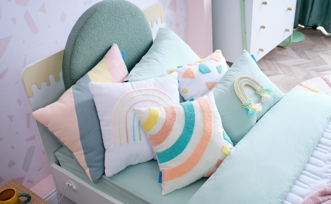 JOLLY YOUNG ROOM (4)