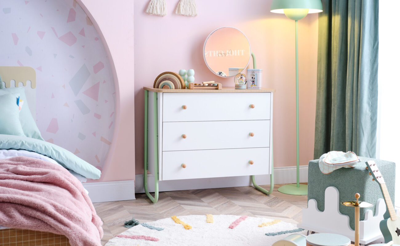 JOLLY YOUNG ROOM (5)