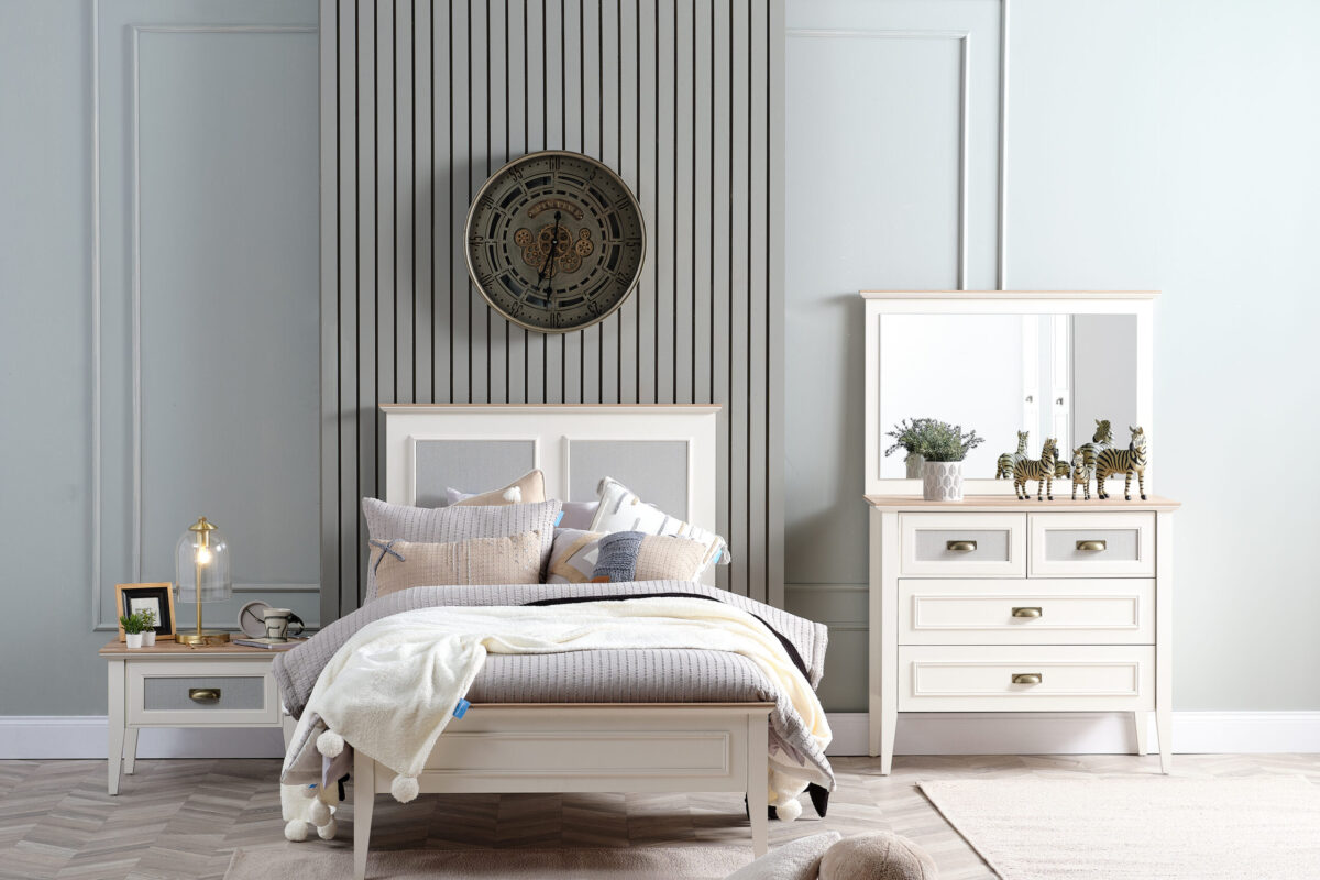 ODESSA YOUNG ROOM (2)