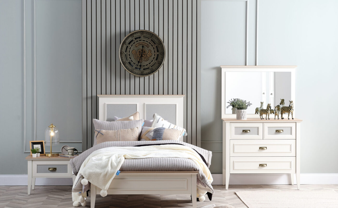 ODESSA YOUNG ROOM (2)